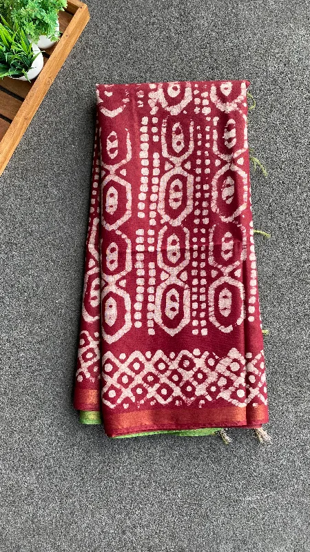 Maroon & parrot green printed cotton saree with blouse Short Sleeve Blouse