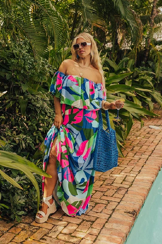 Palm Paradise Maxi Dress Curves Chic Sleeveless Maxi Dress