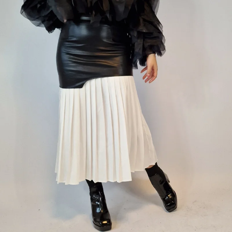 Jazz Up Chic Pleated Skirt with Eco Leather lightweight skirt design